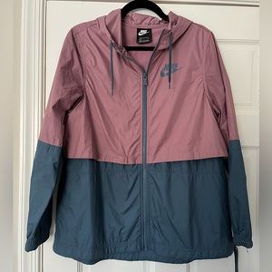 Nike wind breaker size small